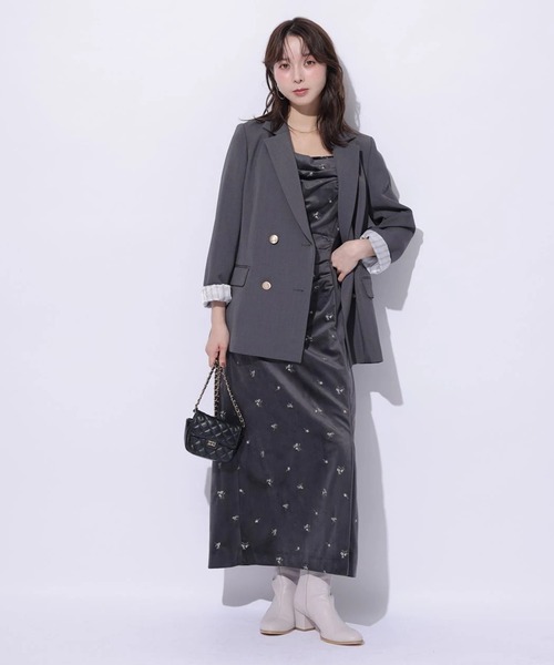 Mystrada(マイストラーダ)の「ベロア刺繍キャミワンピース(ワンピース・レディース・チャコールグレー/モカ・38/36)」の3枚目の写真
