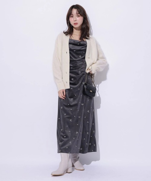 Mystrada(マイストラーダ)の「ベロア刺繍キャミワンピース(ワンピース・レディース・チャコールグレー/モカ・38/36)」の6枚目の写真