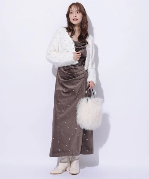 Mystrada(マイストラーダ)の「ベロア刺繍キャミワンピース(ワンピース・レディース・チャコールグレー/モカ・38/36)」の7枚目の写真