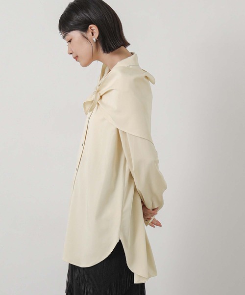 Gready Brilliant(グレディブリリアン)の「スカーフ付きシャツ(シャツ/ブラウス・レディース・キャメル/アイボリー・38)」の9枚目の写真