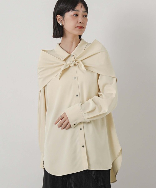 Gready Brilliant(グレディブリリアン)の「スカーフ付きシャツ(シャツ/ブラウス・レディース・キャメル/アイボリー・38)」の11枚目の写真