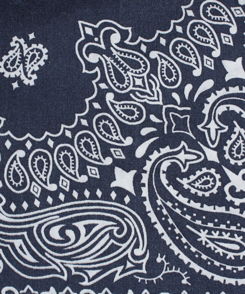 BEAMS BOY（ビームスボーイ）の「CAROLINA / バンダナスカーフ（バンダナ/スカーフ・レディース・ブラック/ネイビー/レッド/サックスブルー・ONE SIZE）」の7枚目の写真