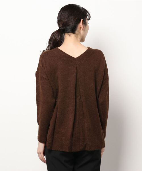 The Virgnia（ザ ヴァージニア）の「ボートネックバックタック入りニット（ニット/セーター・レディース・サックスブルー/ブラウン/ボルドー/ラベンダー・FREE）」の6枚目の写真