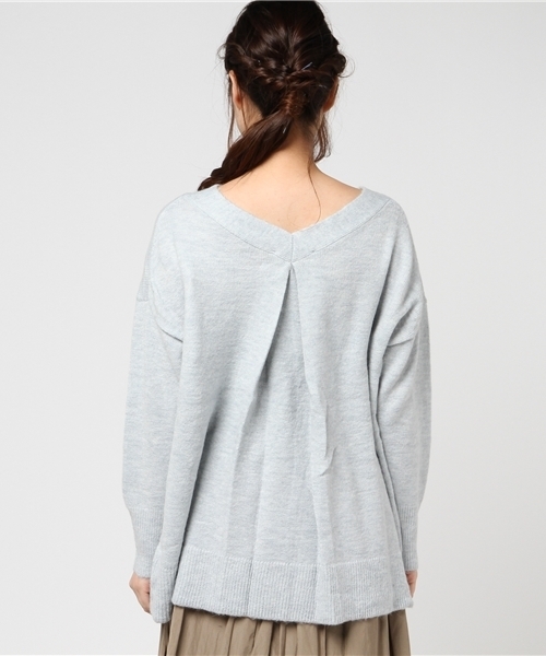 The Virgnia（ザ ヴァージニア）の「ボートネックバックタック入りニット（ニット/セーター・レディース・サックスブルー/ブラウン/ボルドー/ラベンダー・FREE）」の7枚目の写真