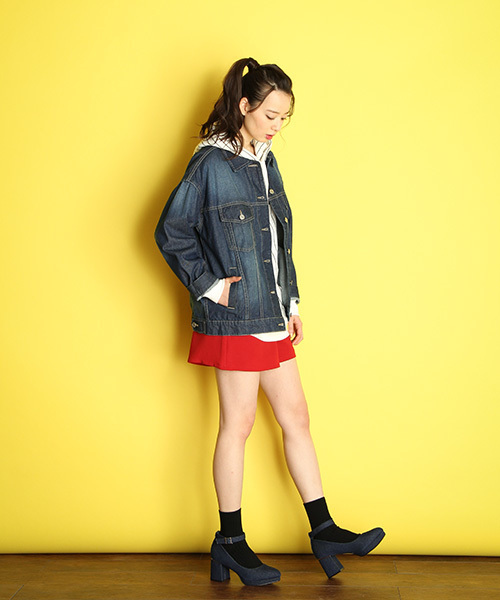 Honeys（ハニーズ）の「ビッグシルエットデニムＧジャン（デニムジャケット・レディース・ライトインディゴブルー/ブルー/ケミカルウォッシュ・L/M）」の9枚目の写真