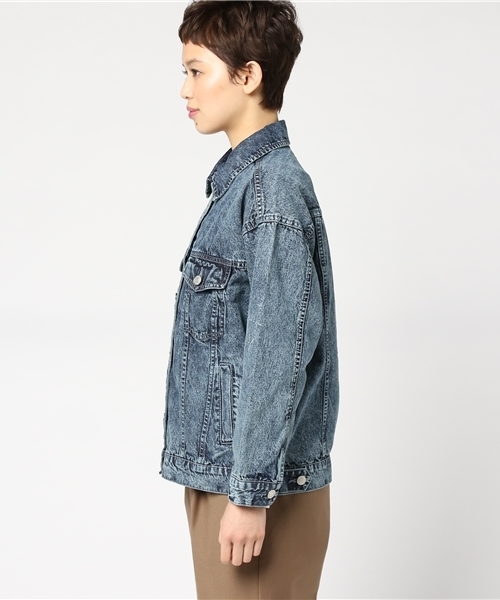 Honeys（ハニーズ）の「ビッグシルエットデニムＧジャン（デニムジャケット・レディース・ライトインディゴブルー/ブルー/ケミカルウォッシュ・L/M）」の11枚目の写真