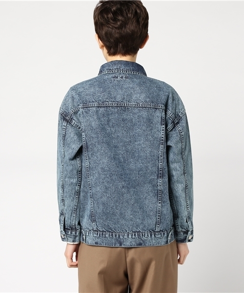 Honeys（ハニーズ）の「ビッグシルエットデニムＧジャン（デニムジャケット・レディース・ライトインディゴブルー/ブルー/ケミカルウォッシュ・L/M）」の12枚目の写真