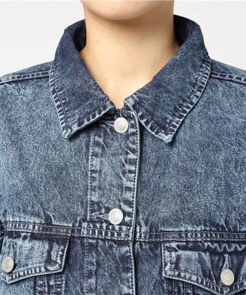 Honeys（ハニーズ）の「ビッグシルエットデニムＧジャン（デニムジャケット・レディース・ライトインディゴブルー/ブルー/ケミカルウォッシュ・L/M）」の13枚目の写真