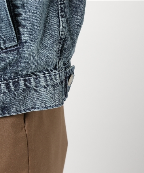 Honeys（ハニーズ）の「ビッグシルエットデニムＧジャン（デニムジャケット・レディース・ライトインディゴブルー/ブルー/ケミカルウォッシュ・L/M）」の4枚目の写真