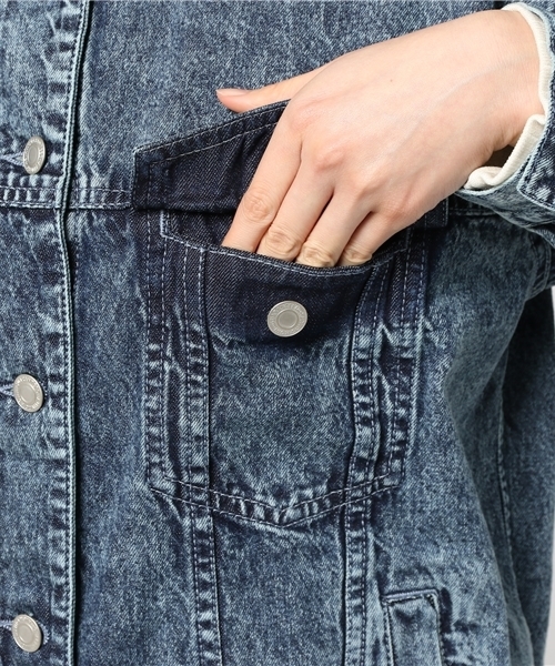 Honeys（ハニーズ）の「ビッグシルエットデニムＧジャン（デニムジャケット・レディース・ライトインディゴブルー/ブルー/ケミカルウォッシュ・L/M）」の7枚目の写真