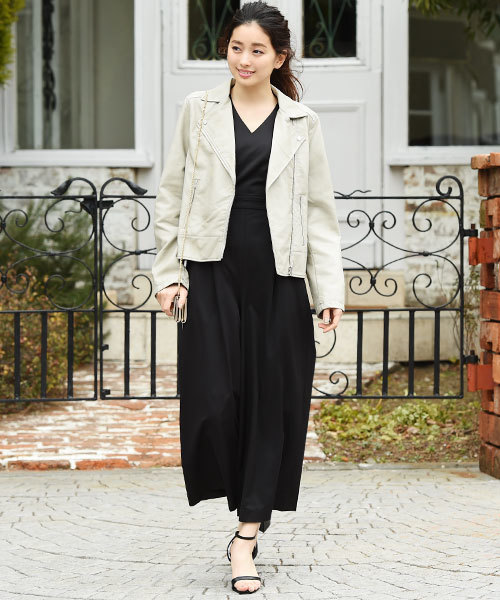 Luz Llena (philter)(ラズレナ フィルター)の「ワイドパンツサロペット(つなぎ/オールインワン・レディース・ブラック/グレイッシュベージュ/ネイビー・MEDIUM)」の16枚目の写真