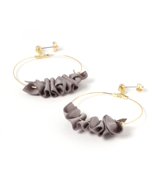 JILL by JILL STUART（ジルバイジルスチュアート）の「RETRO CHIC AC（ピアス（両耳用）・レディース・グレー/ベージュ・FREE）」の3枚目の写真