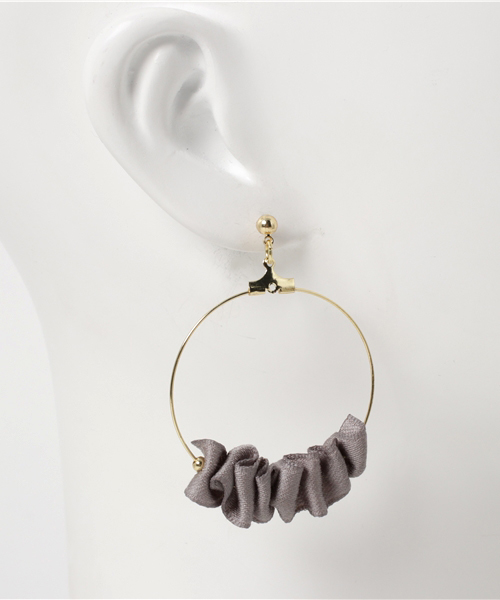 JILL by JILL STUART（ジルバイジルスチュアート）の「RETRO CHIC AC（ピアス（両耳用）・レディース・グレー/ベージュ・FREE）」の5枚目の写真