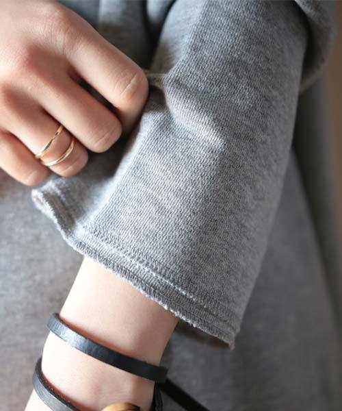 antiqua(アンティカ)の「裾デザインカットオフトップス(スウェット・レディース・ライトグレー/ネイビー・M)」の14枚目の写真