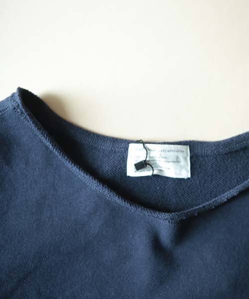 antiqua(アンティカ)の「裾デザインカットオフトップス(スウェット・レディース・ライトグレー/ネイビー・M)」の10枚目の写真