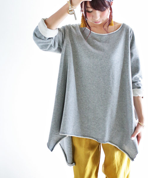 antiqua(アンティカ)の「裾デザインカットオフトップス(スウェット・レディース・ライトグレー/ネイビー・M)」の5枚目の写真