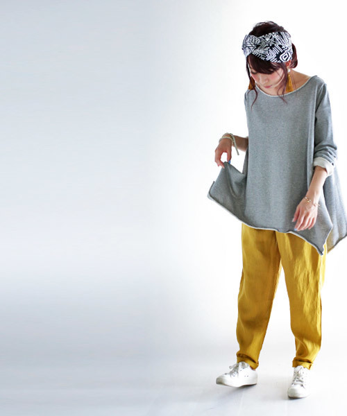 antiqua(アンティカ)の「裾デザインカットオフトップス(スウェット・レディース・ライトグレー/ネイビー・M)」の6枚目の写真