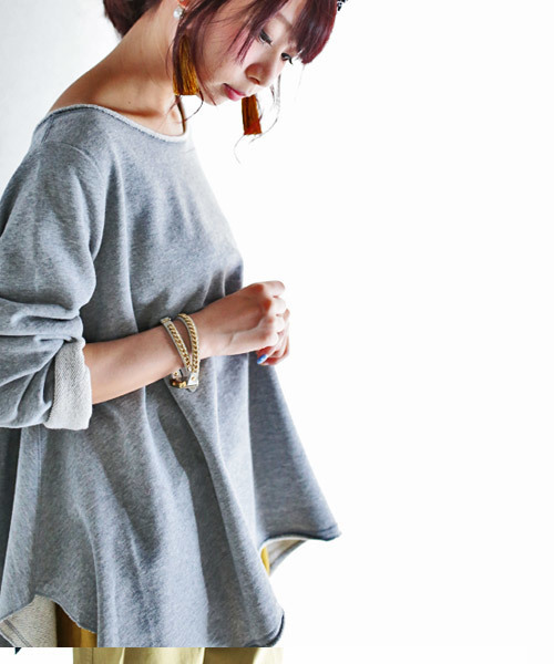 antiqua(アンティカ)の「裾デザインカットオフトップス(スウェット・レディース・ライトグレー/ネイビー・M)」の7枚目の写真