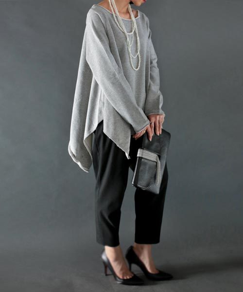 antiqua(アンティカ)の「裾デザインカットオフトップス(スウェット・レディース・ライトグレー/ネイビー・M)」の17枚目の写真