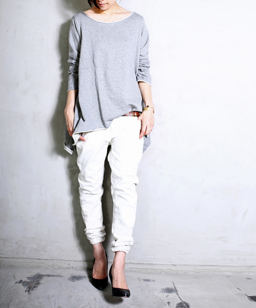 antiqua(アンティカ)の「裾デザインカットオフトップス(スウェット・レディース・ライトグレー/ネイビー・M)」の21枚目の写真