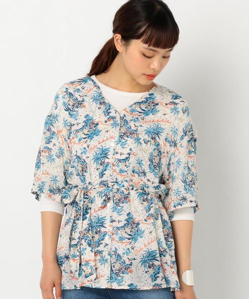 Another Edition（アナザーエディション）の「ALOHAプリントノーカラーシャツ（シャツ/ブラウス・レディース・オフホワイト/ネイビー・FREE）」の6枚目の写真