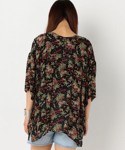 Another Edition（アナザーエディション）の「ALOHAプリントノーカラーシャツ（シャツ/ブラウス・レディース・オフホワイト/ネイビー・FREE）」の7枚目の写真