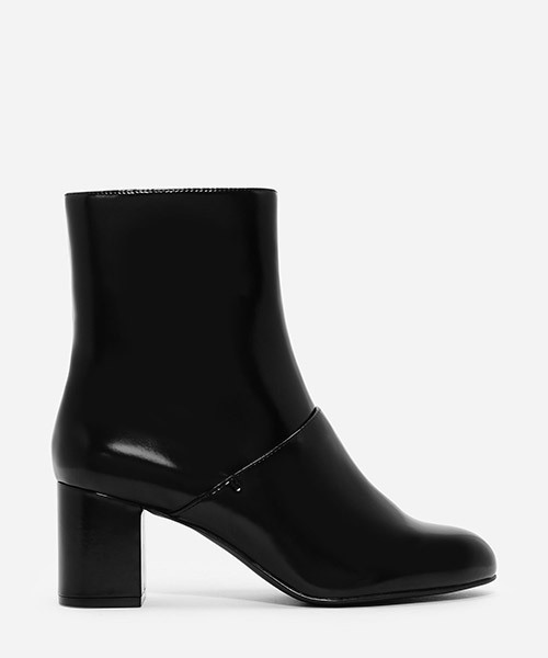 CHARLES & KEITH(チャールズ & キース)の「コントラストパネルブーツ / CONTRAST PANEL BOOTS(ブーツ・レディース・ブラウン/ネイビー/ブラック・23.5cm/23cm/24cm)」の1枚目の写真