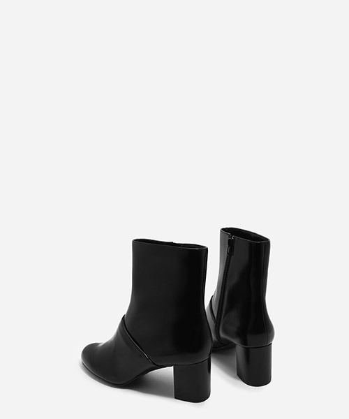 CHARLES & KEITH(チャールズ & キース)の「コントラストパネルブーツ / CONTRAST PANEL BOOTS(ブーツ・レディース・ブラウン/ネイビー/ブラック・23.5cm/23cm/24cm)」の18枚目の写真