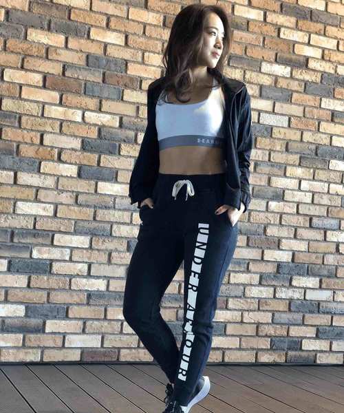 UNDER ARMOUR(アンダーアーマー)の「レディース ライフスタイルロングパンツ / フェイバリットフリースパンツグラフィック(その他パンツ・レディース・ブラック・L/M/S/XL)」の4枚目の写真