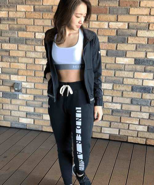 UNDER ARMOUR(アンダーアーマー)の「レディース ライフスタイルロングパンツ / フェイバリットフリースパンツグラフィック(その他パンツ・レディース・ブラック・L/M/S/XL)」の5枚目の写真