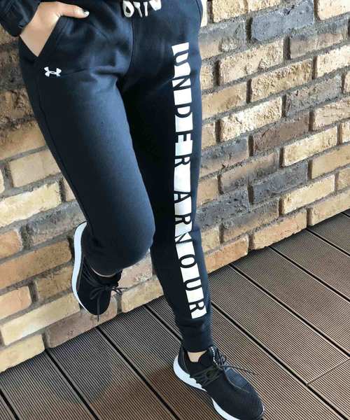 UNDER ARMOUR(アンダーアーマー)の「レディース ライフスタイルロングパンツ / フェイバリットフリースパンツグラフィック(その他パンツ・レディース・ブラック・L/M/S/XL)」の6枚目の写真