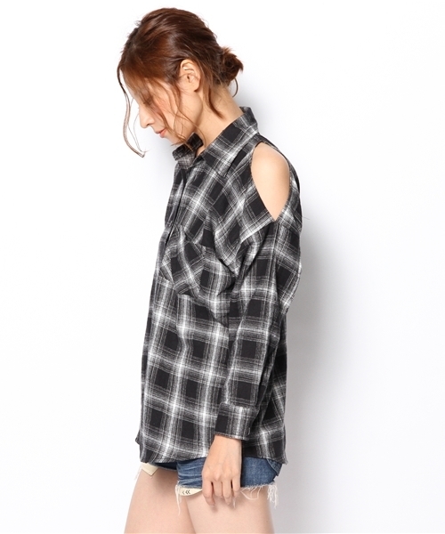 WEGO(ウィゴー)の「WEGO/オープンショルダーチェックシャツ(シャツ/ブラウス・レディース・ブラック/レッド・FREE)」の4枚目の写真