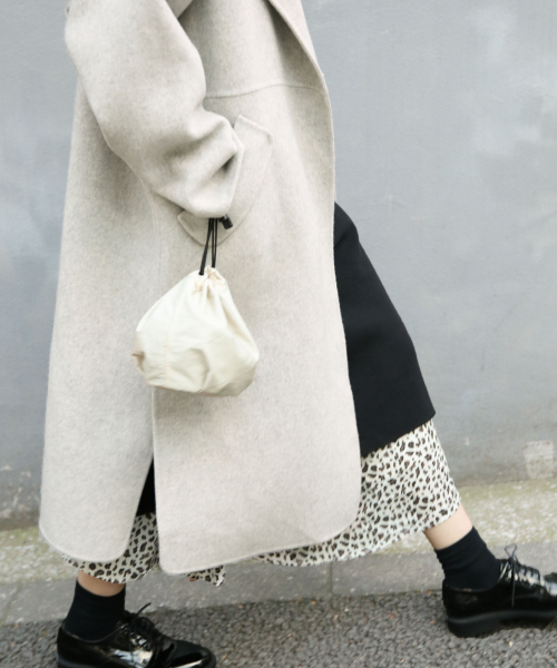 LOWRYS FARM（ローリーズファーム）の「キンチャクポーチ　821210（ポーチ・レディース・ブラック/カーキ/ピンク/ブルー/アイボリー・FREE）」の2枚目の写真