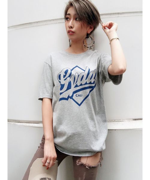 GYDA（ジェイダ）の「GYDA CALI Tシャツ（Tシャツ/カットソー・レディース・ブラック/ベージュ/グレー/オフホワイト・FREE）」の3枚目の写真