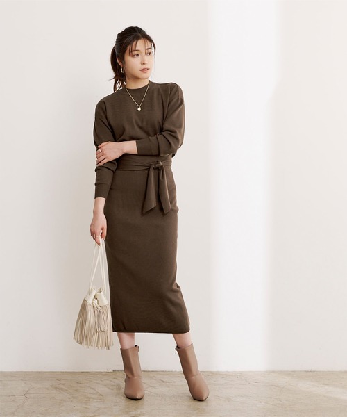 UR'S（ユアーズ）の「ﾘﾎﾞﾝ付ﾆｯﾄ×ﾀｲﾄｽｶｰﾄｾｯﾄｱｯﾌﾟ（アンサンブル・レディース・ブラウン/ブラック/ライトベージュ/チャコール/ネイビー・S/M/L）」の10枚目の写真