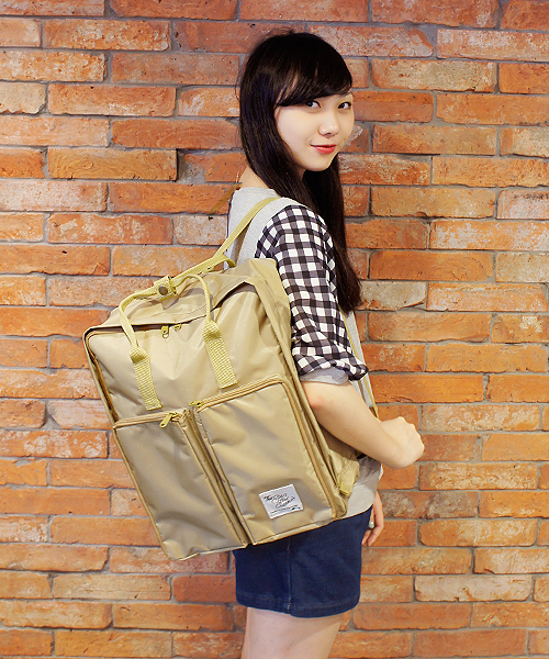 CIAOPANIC（チャオパニック）の「【The Sun And Classic/TSAC】BOX 2WAY DAY PACK（バックパック/リュック・レディース・ブラック/グレー/ブルー/イエロー/ネイビー/ベージュ/グリーン/パープル/ピンク/ベージュ系その他/グリーン系その他/ブルー系その他/イエロー系その他/レッド系その他・FREE）」の4枚目の写真