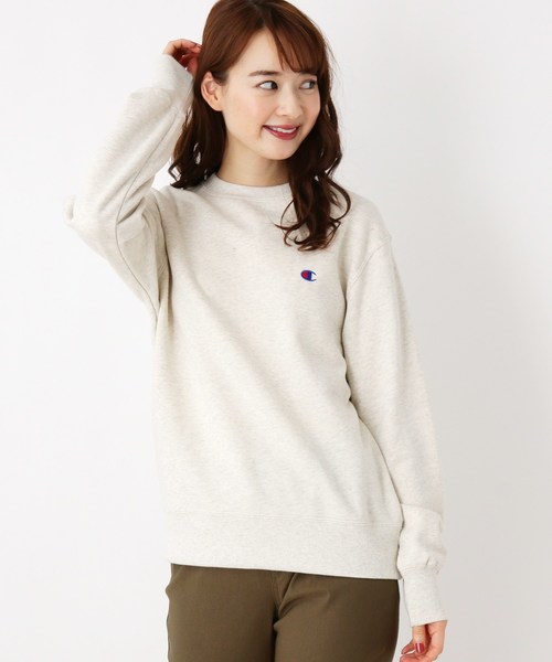 Champion(チャンピオン)の「Champion ワッペンロゴクルーネックプルオーバー(スウェット・レディース・ナチュラル/ボルドー・02)」の2枚目の写真