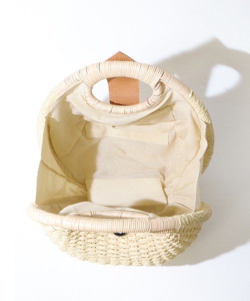 florist(フローリスト)の「ころんと丸い雑材カゴバッグ(ハンドバッグ・レディース・ホワイト/レッド/パープル/ブラウン/カーキ/ベージュ・FREE)」の11枚目の写真