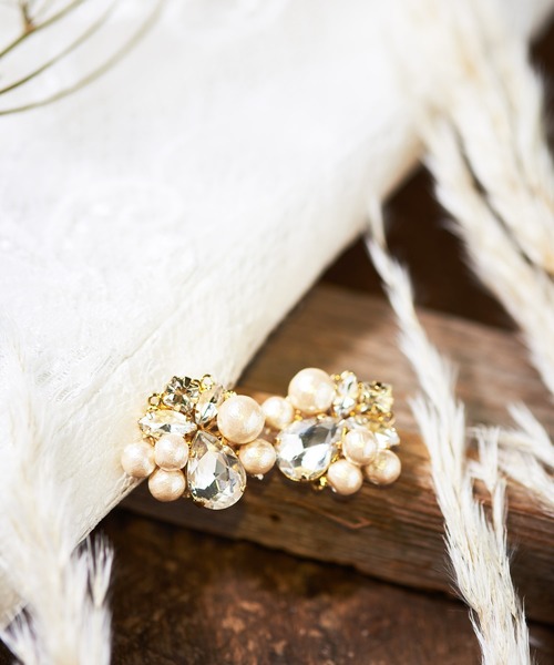 MAYGLOBE（メイグローブ）の「MAYGLOBE Veil / コットンパールビジューモチーフイヤリング（イヤリング・レディース・シルバー/ゴールド・FREE）」の2枚目の写真