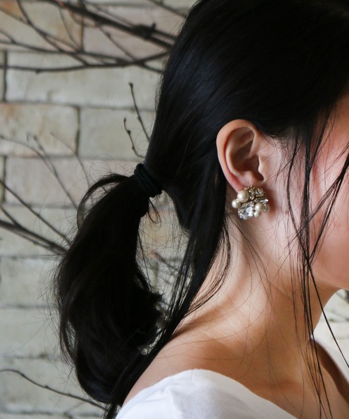 MAYGLOBE（メイグローブ）の「MAYGLOBE Veil / コットンパールビジューモチーフイヤリング（イヤリング・レディース・シルバー/ゴールド・FREE）」の7枚目の写真