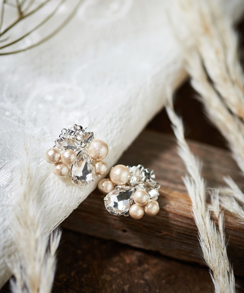 MAYGLOBE（メイグローブ）の「MAYGLOBE Veil / コットンパールビジューモチーフイヤリング（イヤリング・レディース・シルバー/ゴールド・FREE）」の4枚目の写真