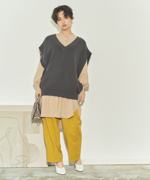 titivate（ティティベイト）の「ｵｰﾊﾞｰｻｲｽﾞVﾈｯｸﾆｯﾄﾍﾞｽﾄ（ニット/セーター・レディース・ライトベージュ/ブラック/オフホワイト/グレー・FREE）」の3枚目の写真