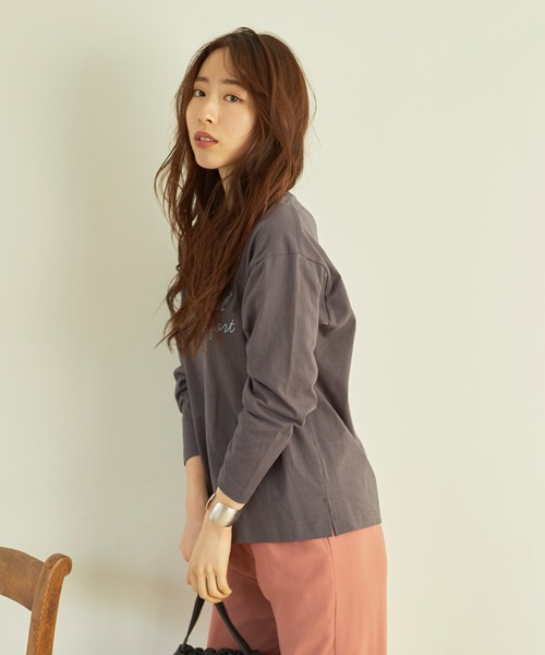 KANGOL EXTRA COMFORT(カンゴールエクストラコンフォート)の「BIGロゴ ベーシックロングTシャツ(Tシャツ/カットソー・レディース・クリーム/ライトベージュ/オフホワイト/サックスブルー/ブラック/チャコールグレー・LL/M/L)」の17枚目の写真