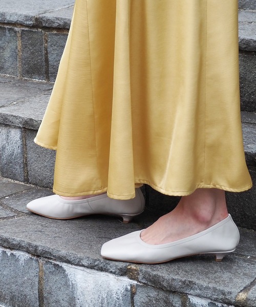 Daniella&GEMMA（ダニエラアンドジェマ）の「スクエアトゥキトゥンヒールパンプス（パンプス・レディース・パープル/ブラック/ベージュ/アイボリー・37/39/38/36/35）」の2枚目の写真