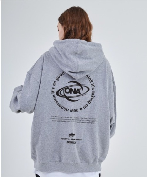 ONA（オーエヌエー）の「『ONA/オーエヌエー』2ND CIRCLE IN EARTH HOOD ZIP-UP/ユニセックス サークル イン アース フードジップアップ（パーカー・メンズ・ブラック/グレー・FREE）」の2枚目の写真