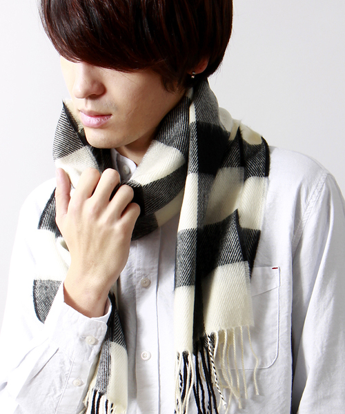 WEGO（ウィゴー）の「WEGO/チェックマフラー（マフラー・メンズ・ホワイト/ホワイト系その他/ブラック/グレー/グリーン/ブルー/ピンク/レッド/レッド系その他/ワイン・FREE）」の2枚目の写真