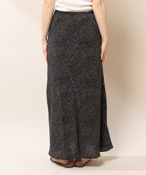 SHENERY（シーナリー）の「レーヨンプリントマーメイドマキシスカート（スカート・レディース・ブラック/レッド/オフホワイト・36/38）」の19枚目の写真