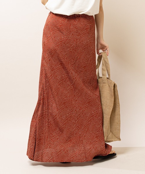 SHENERY（シーナリー）の「レーヨンプリントマーメイドマキシスカート（スカート・レディース・ブラック/レッド/オフホワイト・36/38）」の6枚目の写真