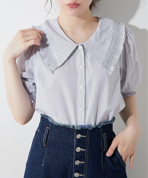 OLIVE des OLIVE（オリーブデオリーブ）の「スモッキングカラーブラウス（シャツ/ブラウス・レディース・ライトグレー/ベージュ/オフホワイト・FREE）」の2枚目の写真