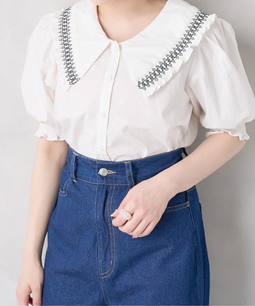 OLIVE des OLIVE（オリーブデオリーブ）の「スモッキングカラーブラウス（シャツ/ブラウス・レディース・ライトグレー/ベージュ/オフホワイト・FREE）」の4枚目の写真